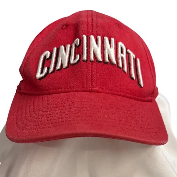 Child Size Cincinnati Reds Sports Hat Size 7" in Red and White - Picture 1 of 6